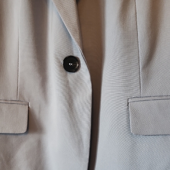 Zara Classic Lined Women's Gray Blazer with Single Button Closure Size 10 - Picture 3 of 8